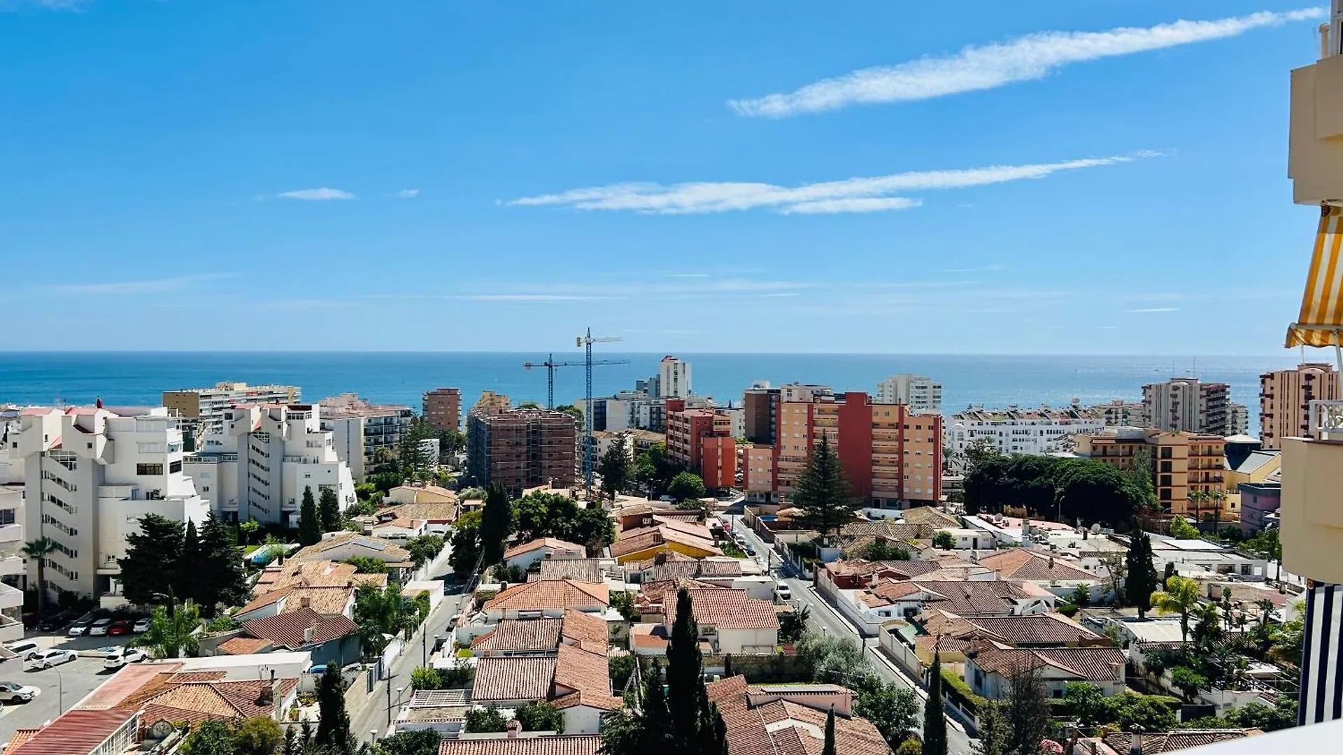 Stylish Sea-View Apartment Benalmádena Spanien